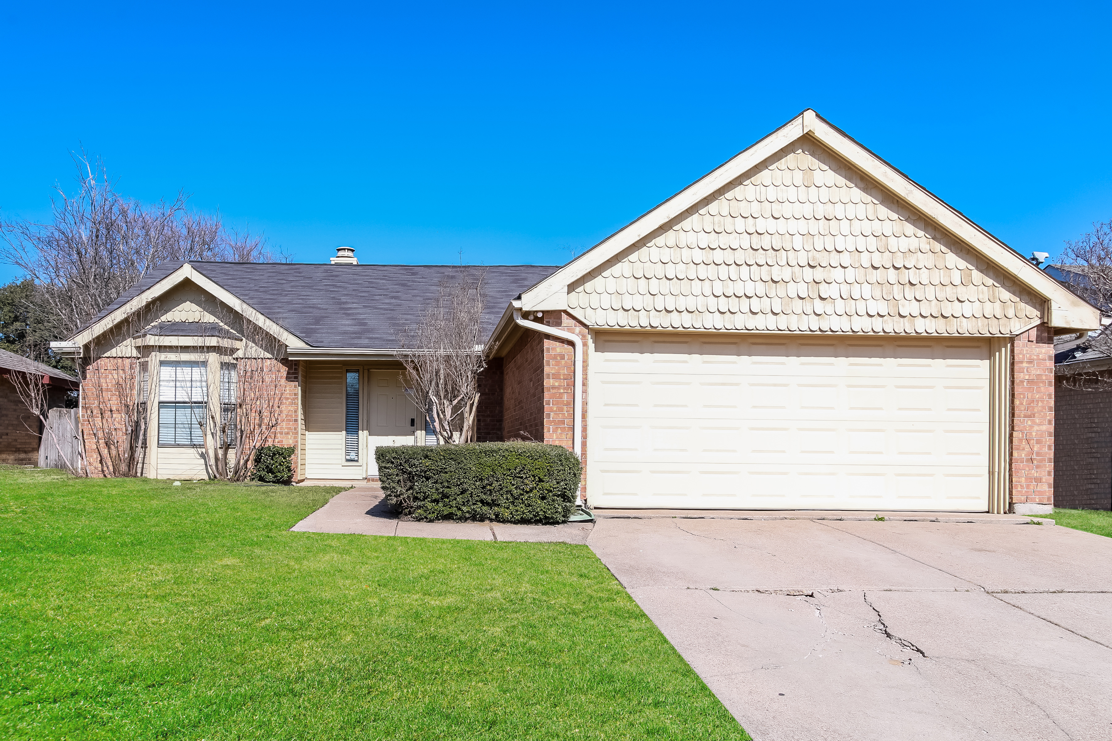 417 Kalmia Dr Arlington, TX 76018